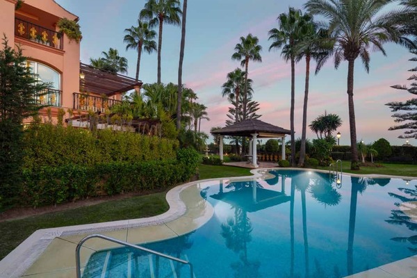 Duplex apartamento en Alquiler primera linea playa Marbella
