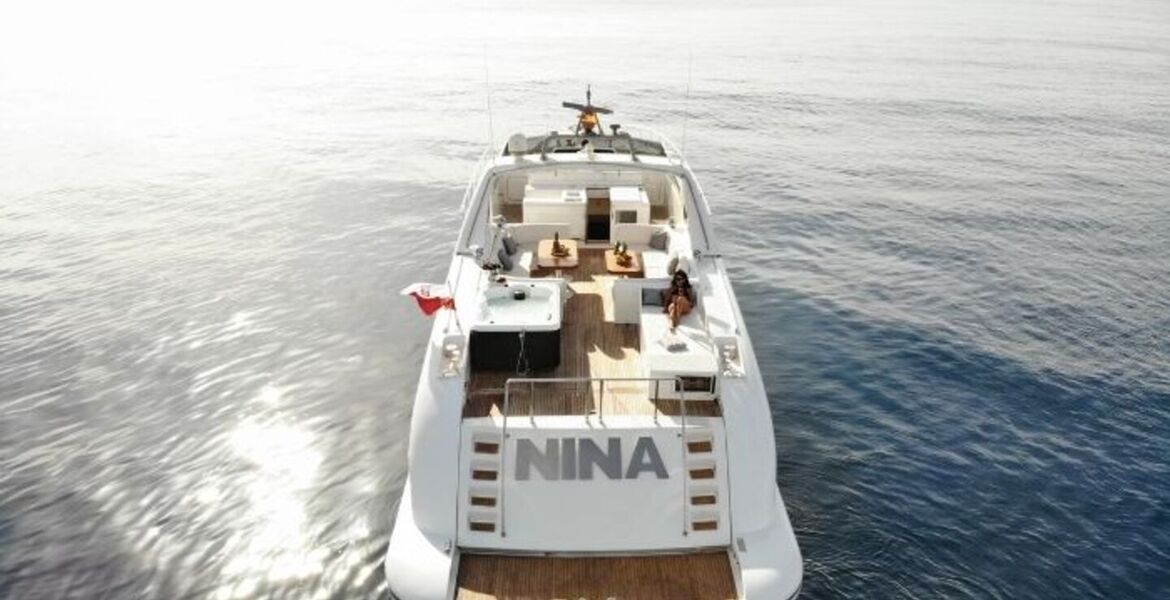 Яхта Mangusta 80 в аренду в Марбелье, Пуэнте Банус.